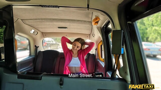 Fake Taxi - Sportos szuka megkefélve a taxiban