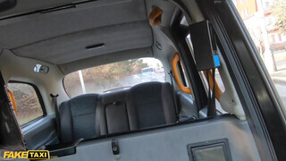 Fake Taxi - Csöcs Zerati a gigantikus keblű francia csajszi