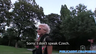 PublicAgent - lezbi lány hagyja magát megbaszni