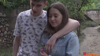18videoz - tini tinédzser páros kényelmesen