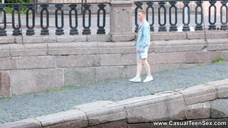 Casual Fiatal Szex - szemüveges csajszin csak a cipő marad