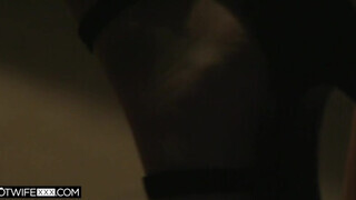HOTWIFEXXX - Cecilia Lion a szuper csinos csoki csajszika
