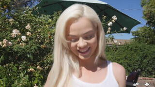 Elsa Jean és a kertész csávó méretes bréje