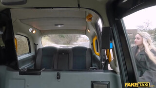 Fake Taxi - Micky Muffin hátsó nyílásba dugva