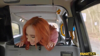 Fake Taxi - Sex tinédzser vörös hajú pipi