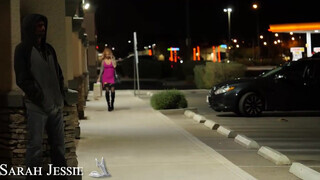 Naughty America - Sarah Jessie a szexi kitetovált milf