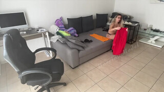 Davcina gondosan orálozza a dákót
