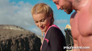 Private com - Cherry Kiss a kívánatos szörfös gádzsi