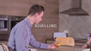 Kiara Lord benyeli a pöcst