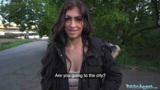 Public Agent - Alicia Trece a fogszabályzós spanyol pipi