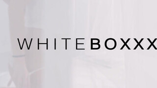 WHITEBOXXX - csodaszép, vonzó lány az ágyban