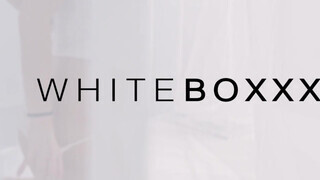 WHITEBOXXX - Sarah Kay gyöngéd kamatyolása