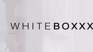 WHITEBOXXX - Tinédzser nőci játszik a puncijával