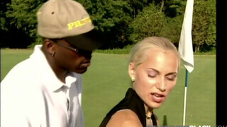Private Interracial - Sylvia Sun a golfpályán megkettyintve