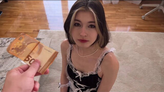 Cutie Kim pénzért reszel