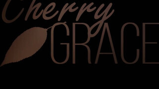 Cherry Grace a termetes seggű nőci