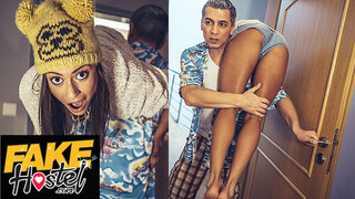 Fake Hostel Porn - Cassie Del Isla a csábos turista lány