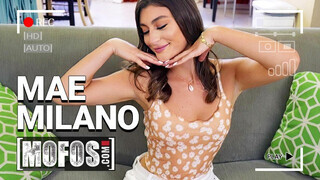 MOFOS - Mae Milano vaginája megkúrva tisztességesen