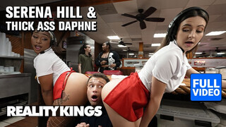 REALITY KINGS - Thick Ass Daphne és Serena Hill a csábos pincérnők