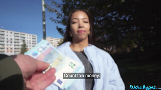Public Agent - Karcsú ázsiai szépség méretes fenékkel és kicsike mellbimbókkal, szűk pinája megfeszül