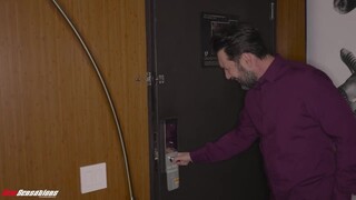 Hűtlen friss házas repedtsarkú megkapja krémes vágyát