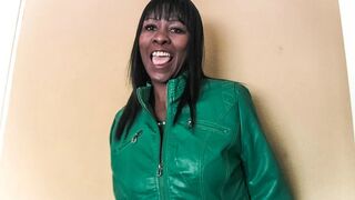 Barna milf hamis állásinterjú fehér farokkal szétbaszva és arcra élvezés