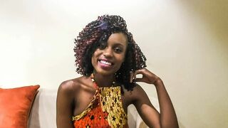 Mosolygós barna csinibaba pov castingon keményen megdöngetve