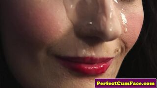 Bájos csipkés szépség nagy adag arcon