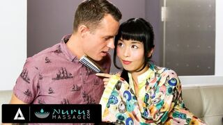 Marica Hase forró masszázsánál megtöri a gigászi pöcse ügyfelétől