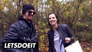 Gigantikus cickós barna hajú német csajszi felvétel a gigászi kombiban vad baszásra