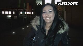 Mira grey német fekete kéjnő keféli az idegent pénzért a buszon