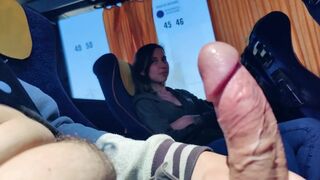 Idegen zsenge orálozza a fazsat a buszon