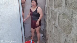 Filipina pipi kinti fürdés közben keményen megbaszva