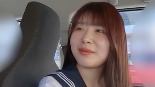 Kasumi-chan, a izgató riporternövendék autóban cidázza és veri a cerkát