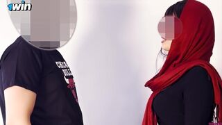Arab milf hangos szeretkezése nem hagyja aludni a szomszédot, így hívja őt is kettyinteni