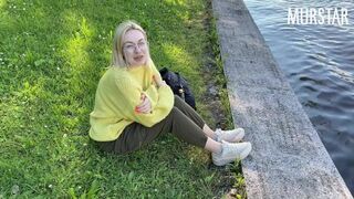 Web Kamerás szuka szopásért kap pénzt a parkban