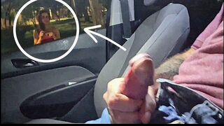 Mutattam a faszomat egy bájos ismeretlen nőnek a buszmegállóban nyilvánosan!