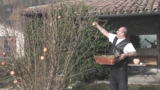 Vadító világos szőke zsenge amatőr segg lyukba dugva és szájba lőve gigantikus farasszal